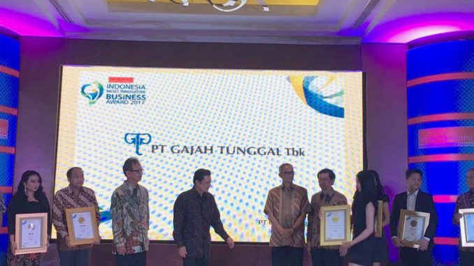 PT GAJAH TUNGGAL TBK RAIH PENGHARGAAN INDONESIA MOST INNOVATIVE AWARD 2017 