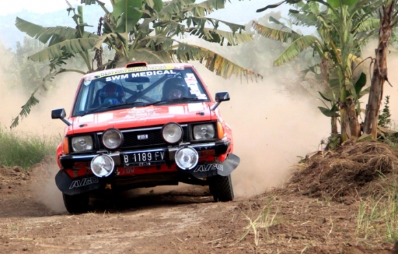 Duel Makin Keras di Group Retro Bagi Perally GT Radial Irwan K